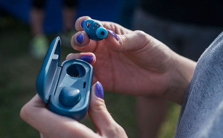 5_Samsung-Gear-Fit2-&-Gear-IconX.jpg